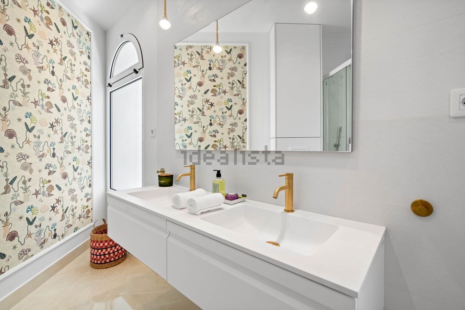 Beachfront flat in Estepona — Bathroom