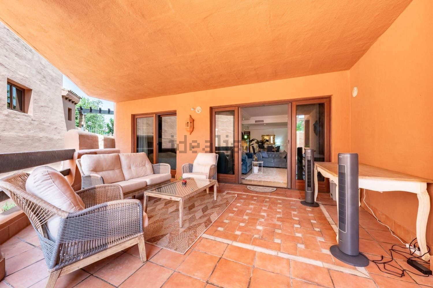 Beachfront flat in Estepona — Terrace