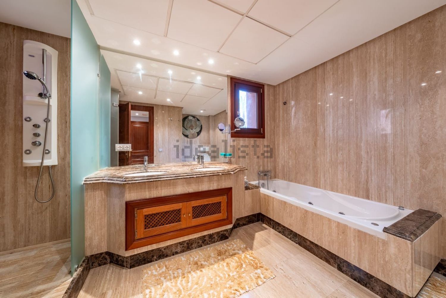 Beachfront flat in Estepona — Bathroom