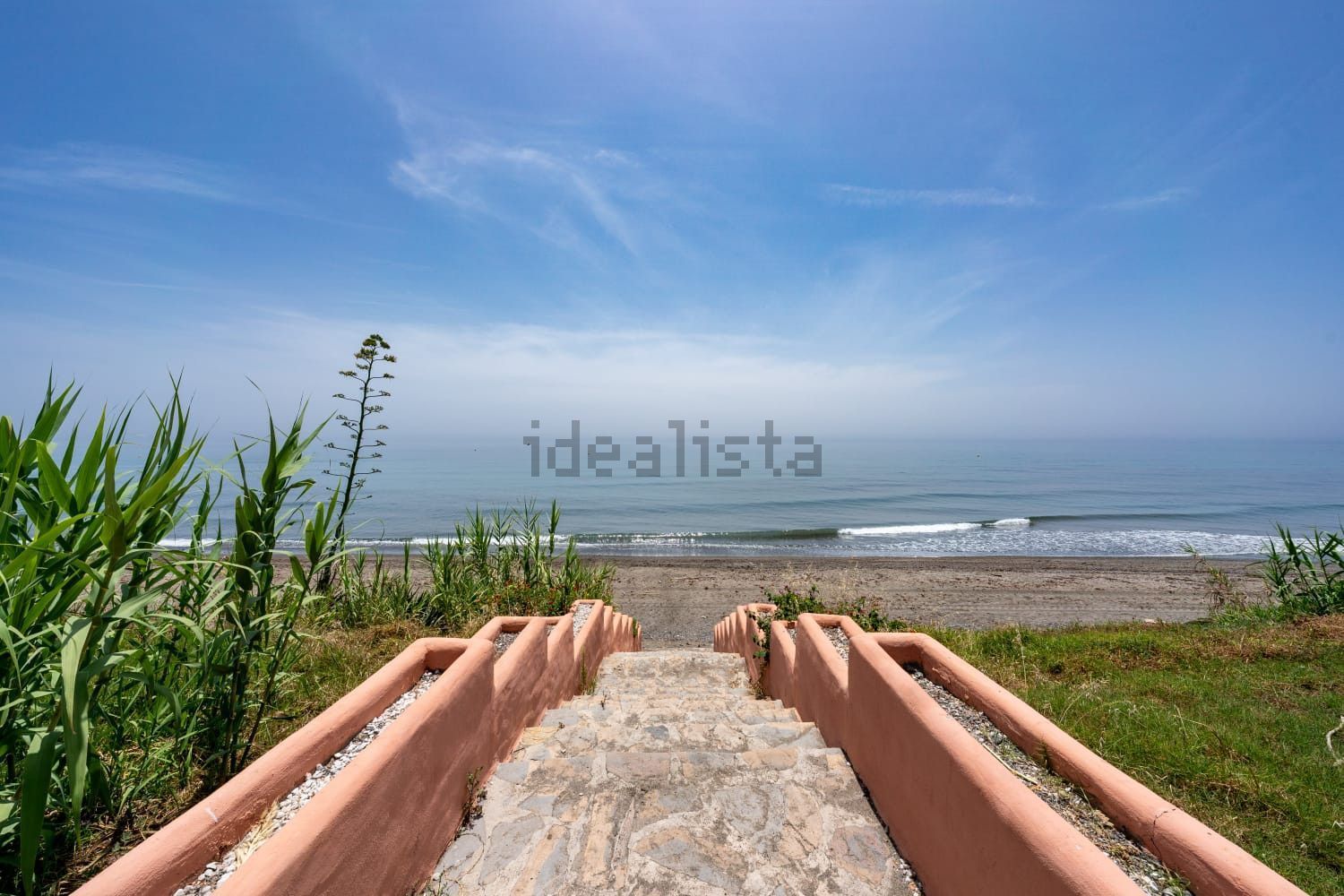 Beachfront flat in Estepona — Sea view