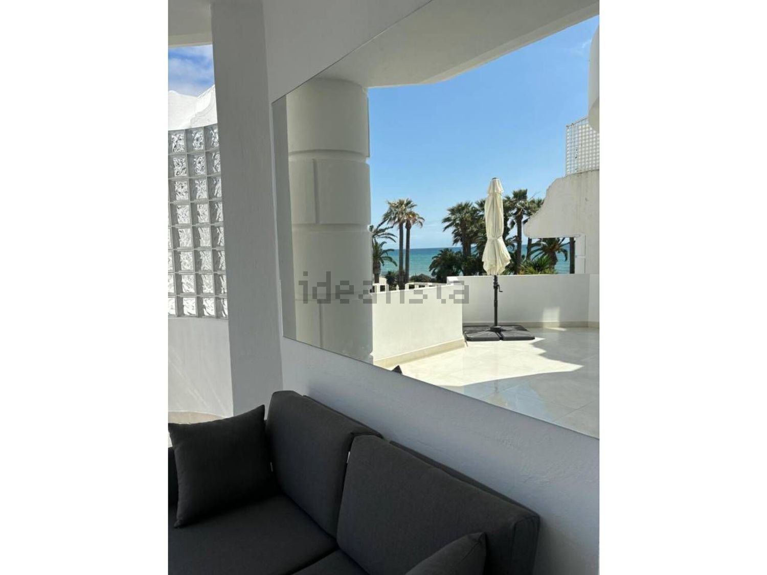 Apartamento em primeira linha de praia em Estepona