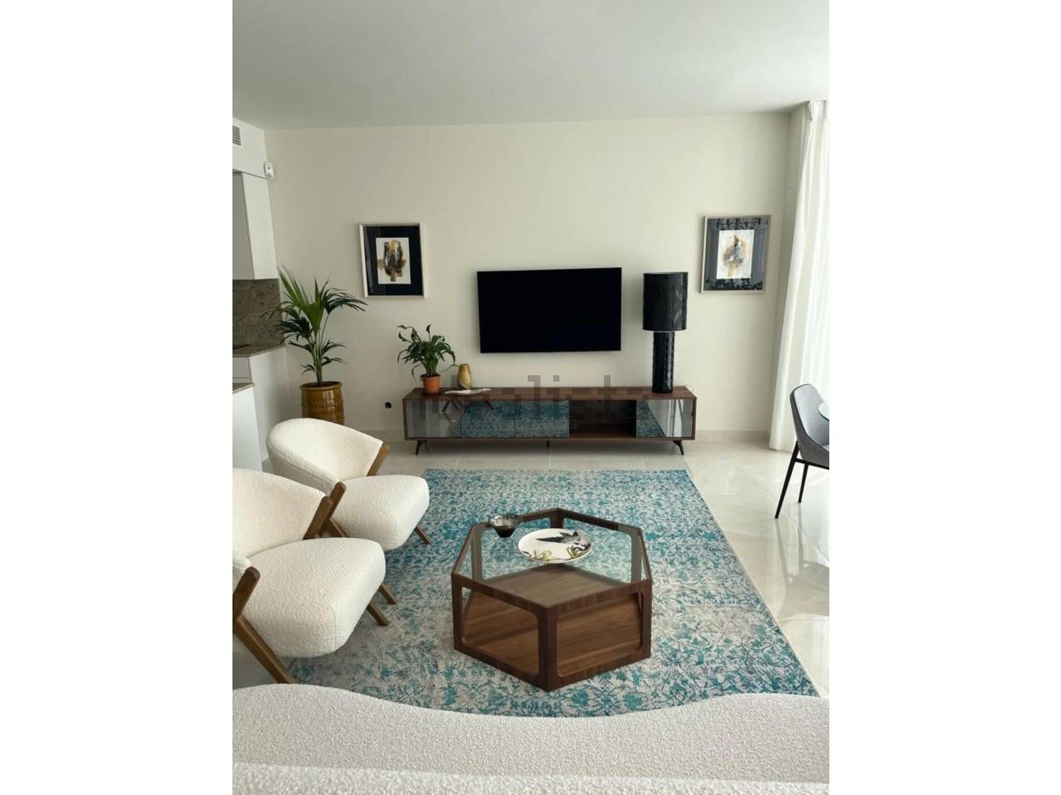 Beachfront flat in Estepona — Living room