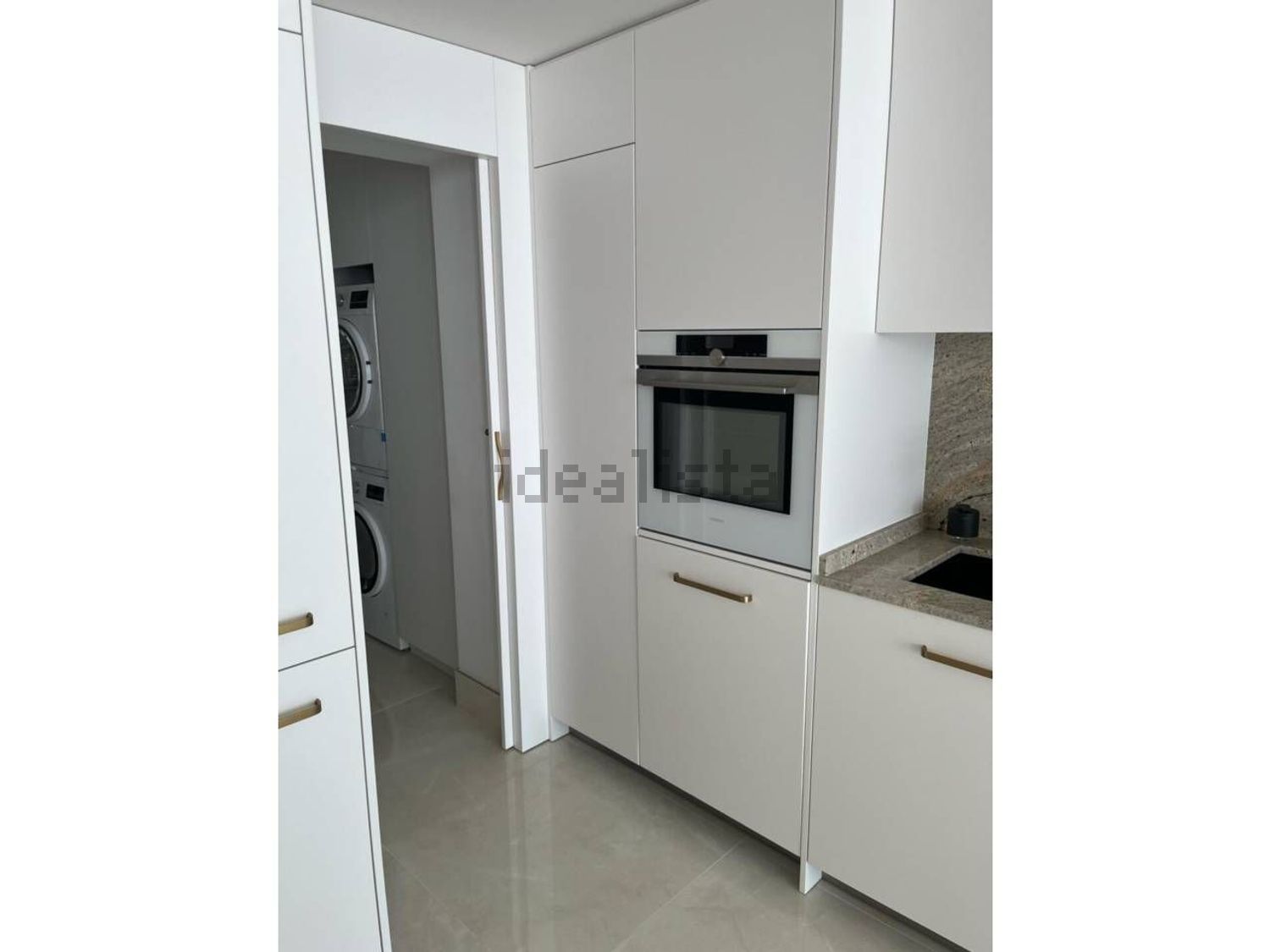 Beachfront flat in Estepona — Bathroom