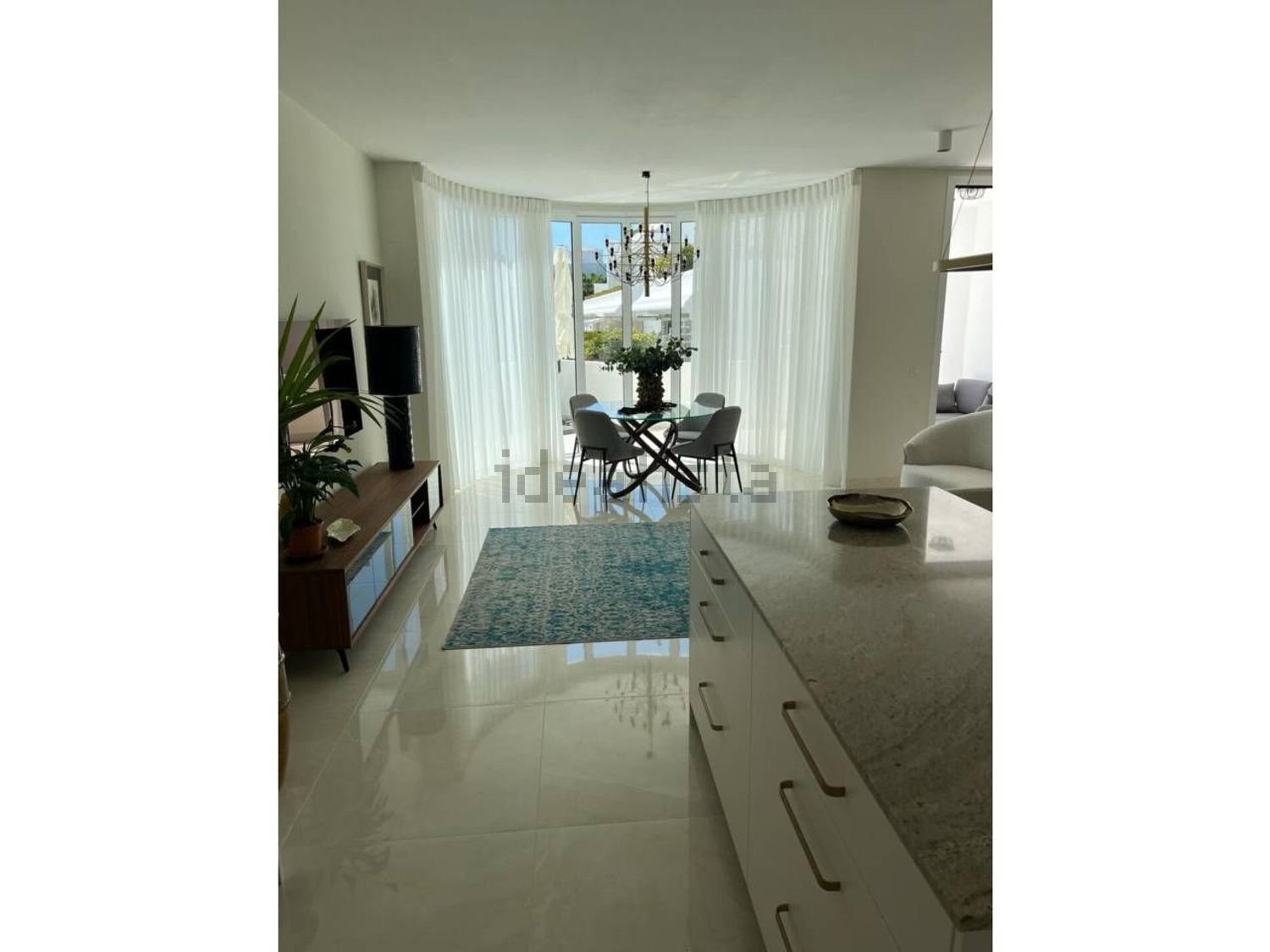 Beachfront flat in Estepona — Kitchen