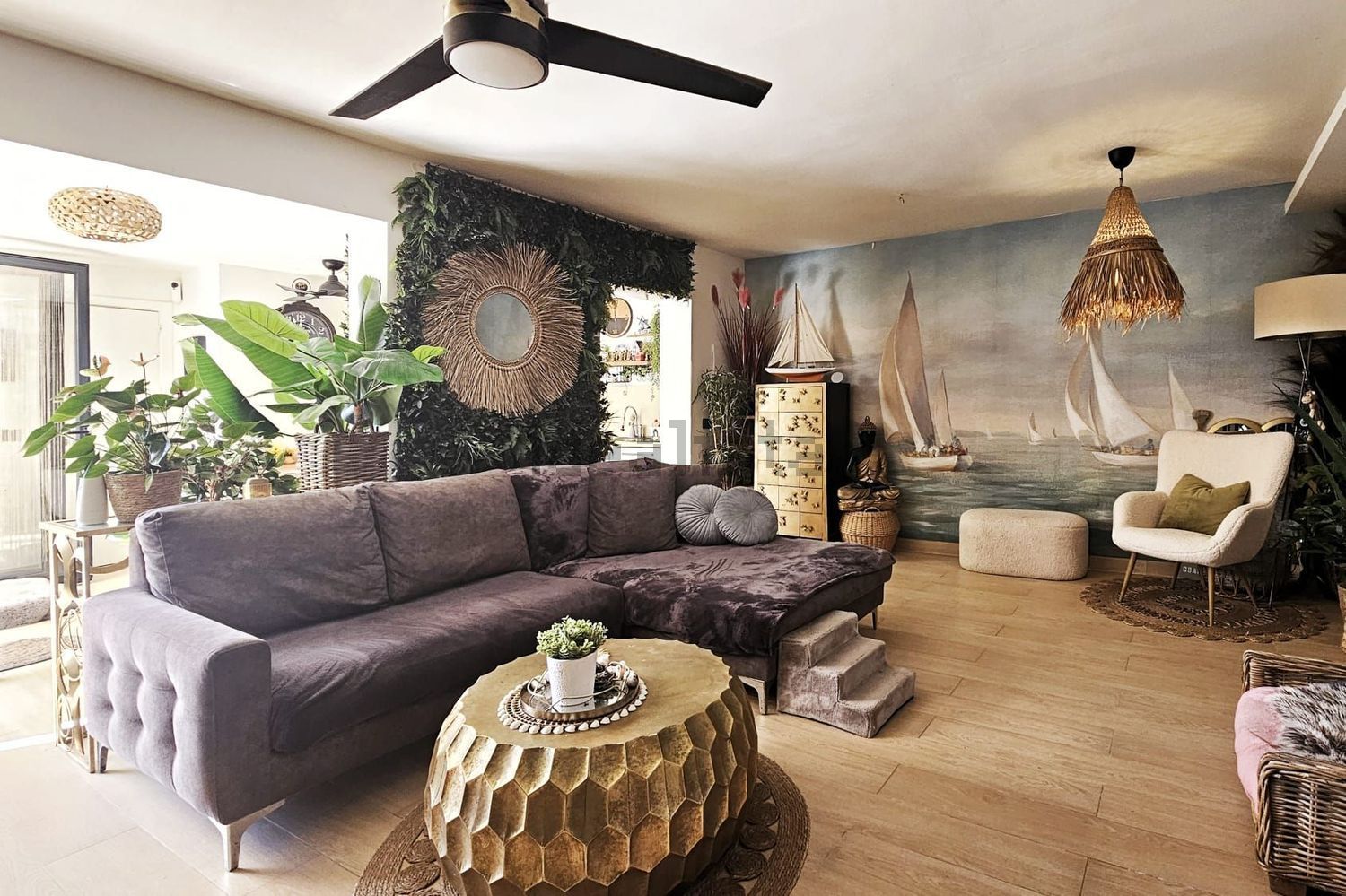Chalet with direct beach access in Estepona — Living room