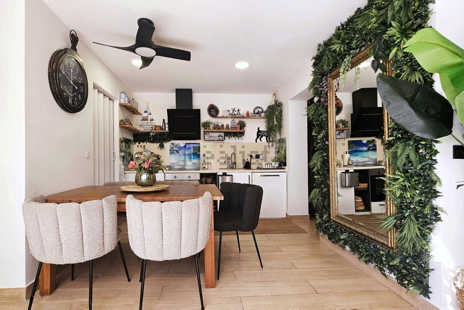 Chalet with direct beach access in Estepona — Kitchen