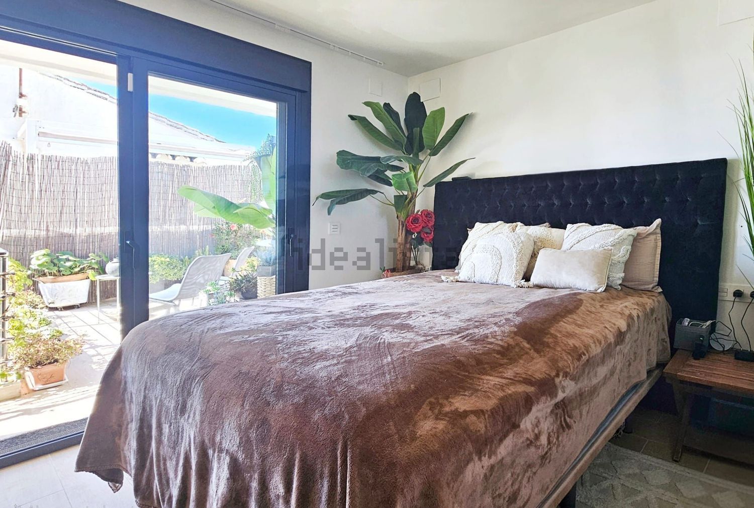 Chalet with direct beach access in Estepona — Bedroom