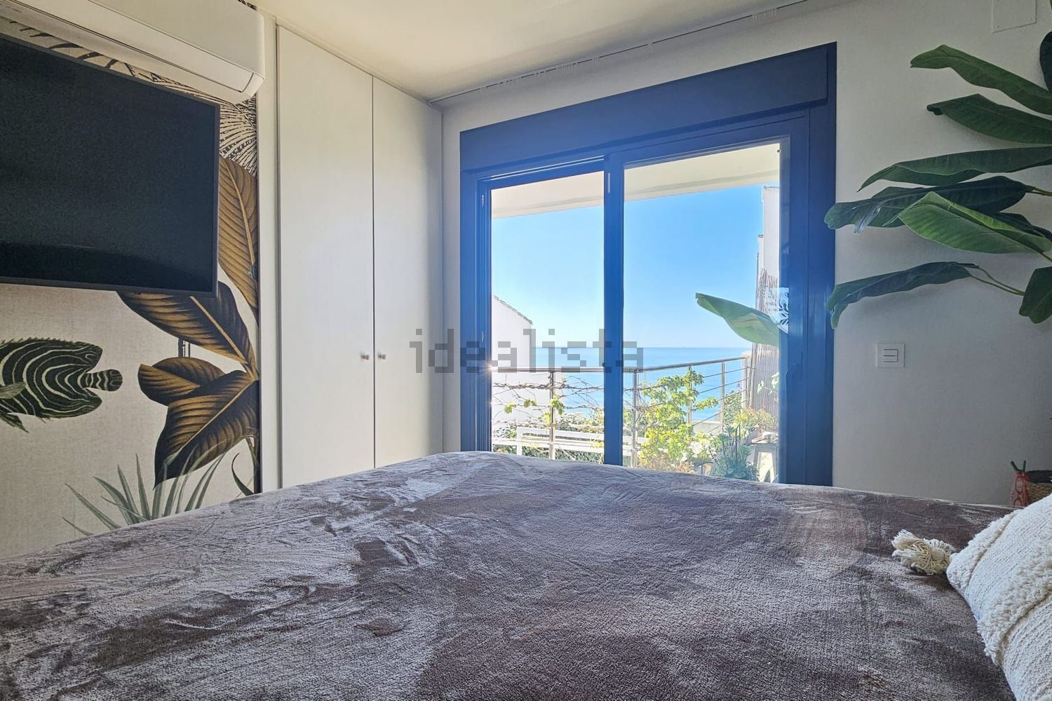 Chalet with direct beach access in Estepona — Bedroom