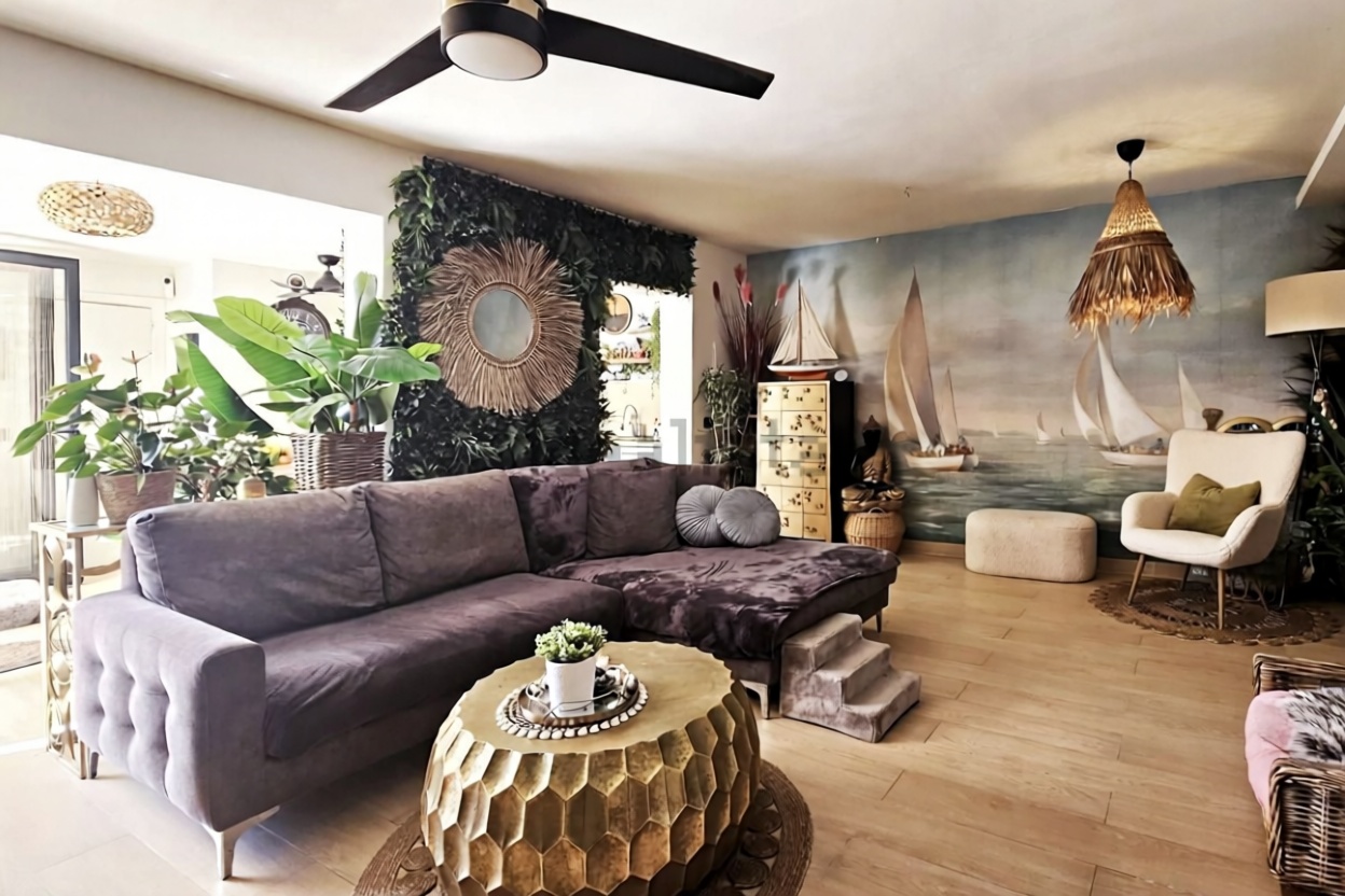 Chalet com acesso direto à praia em Estepona — Sala
