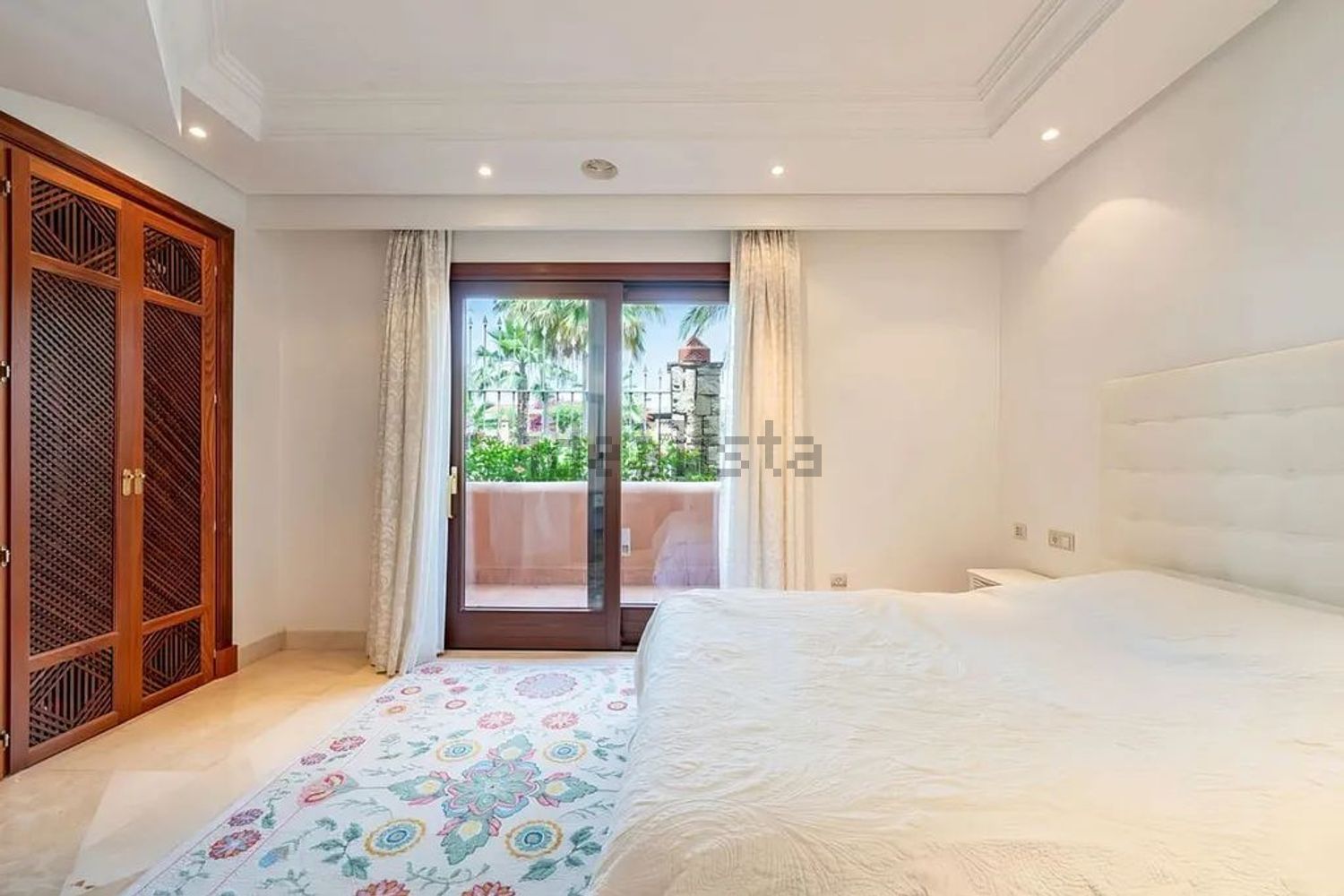 Beachfront flat in Estepona — Bedroom