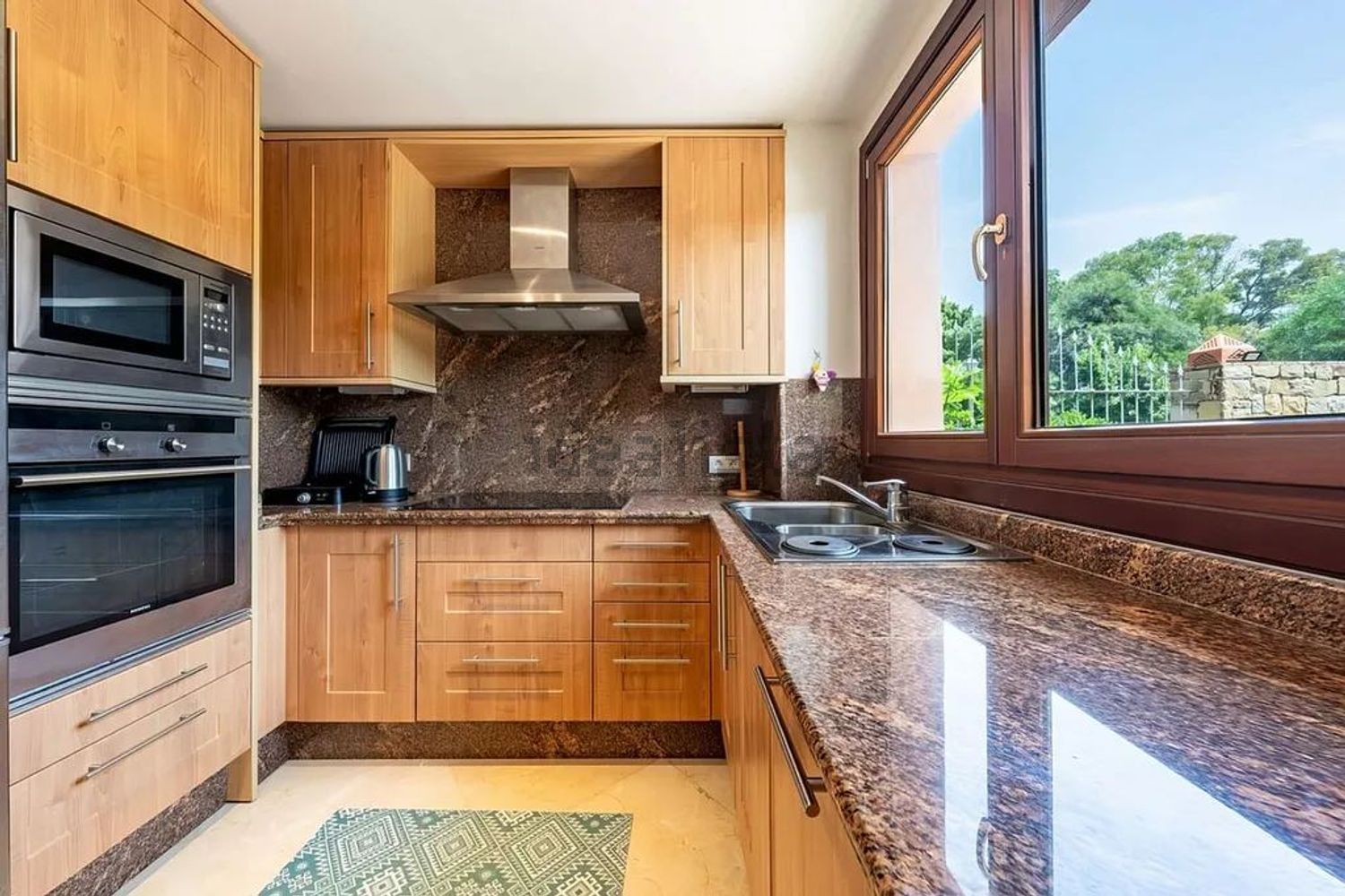 Beachfront flat in Estepona — Kitchen
