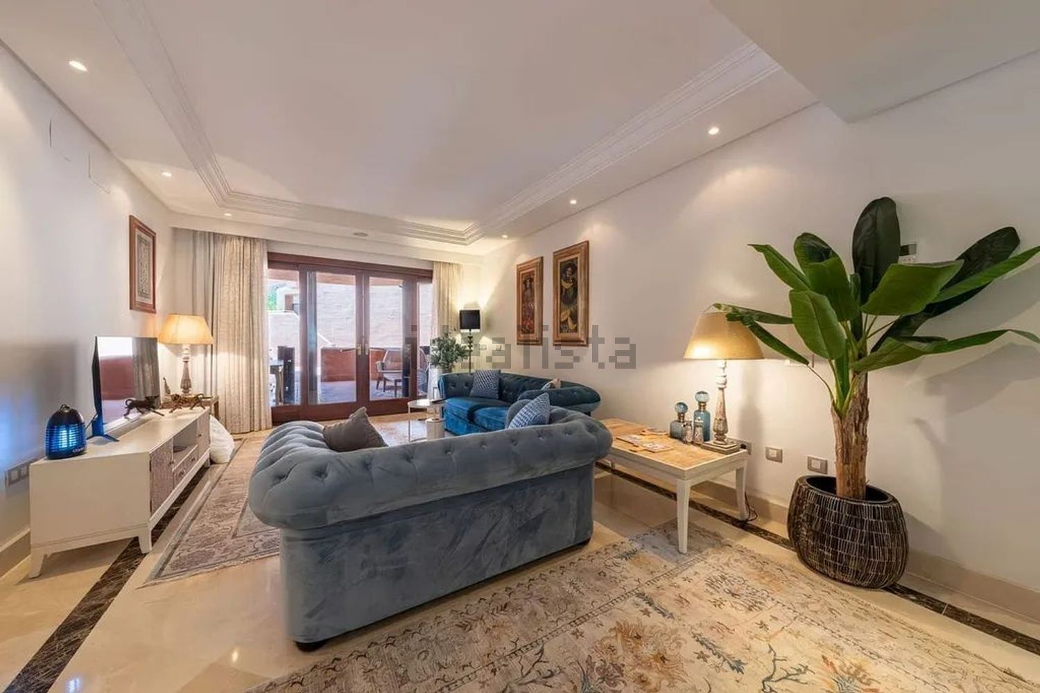 Beachfront flat in Estepona — Living room