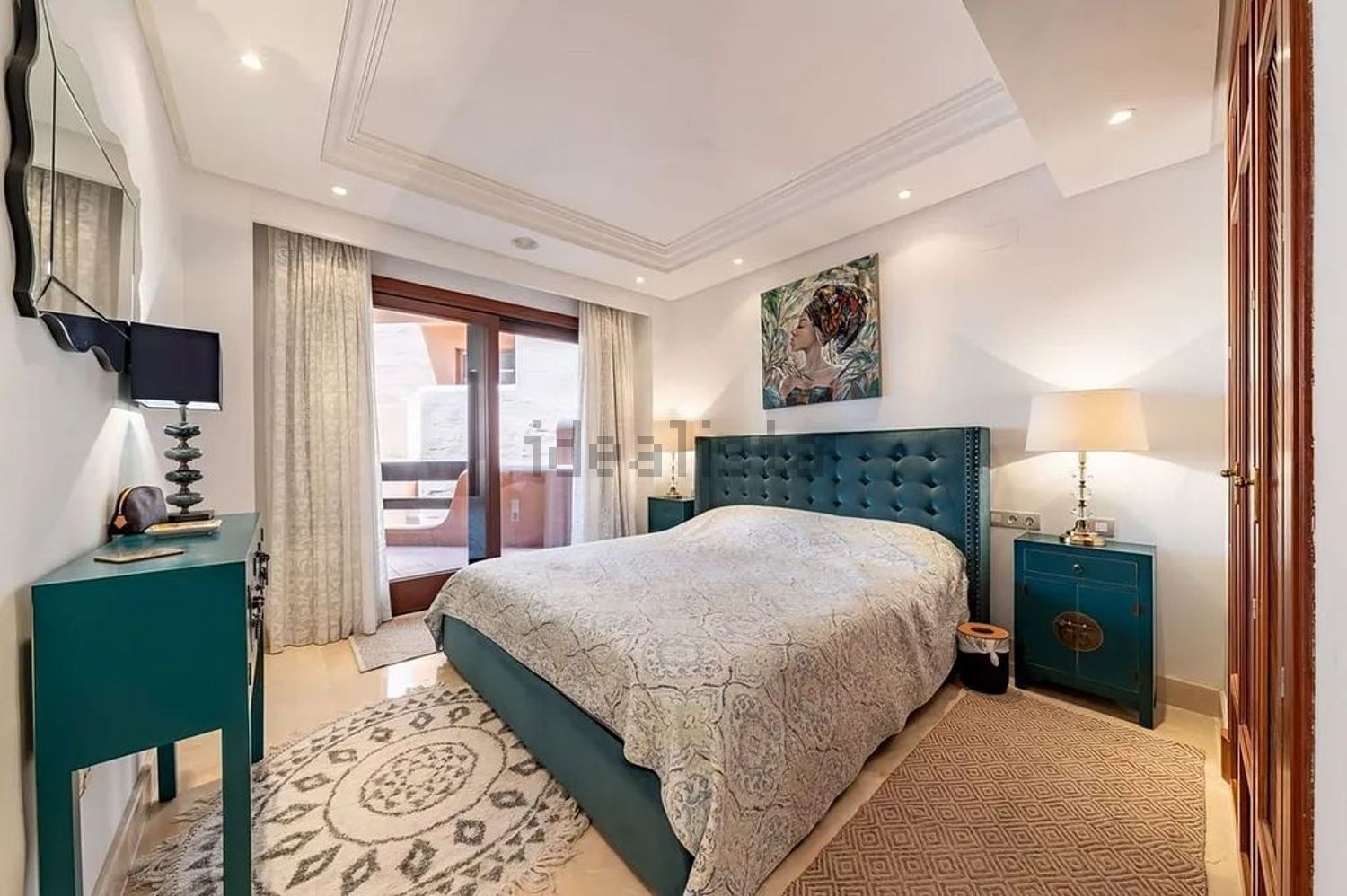 Beachfront flat in Estepona — Bedroom