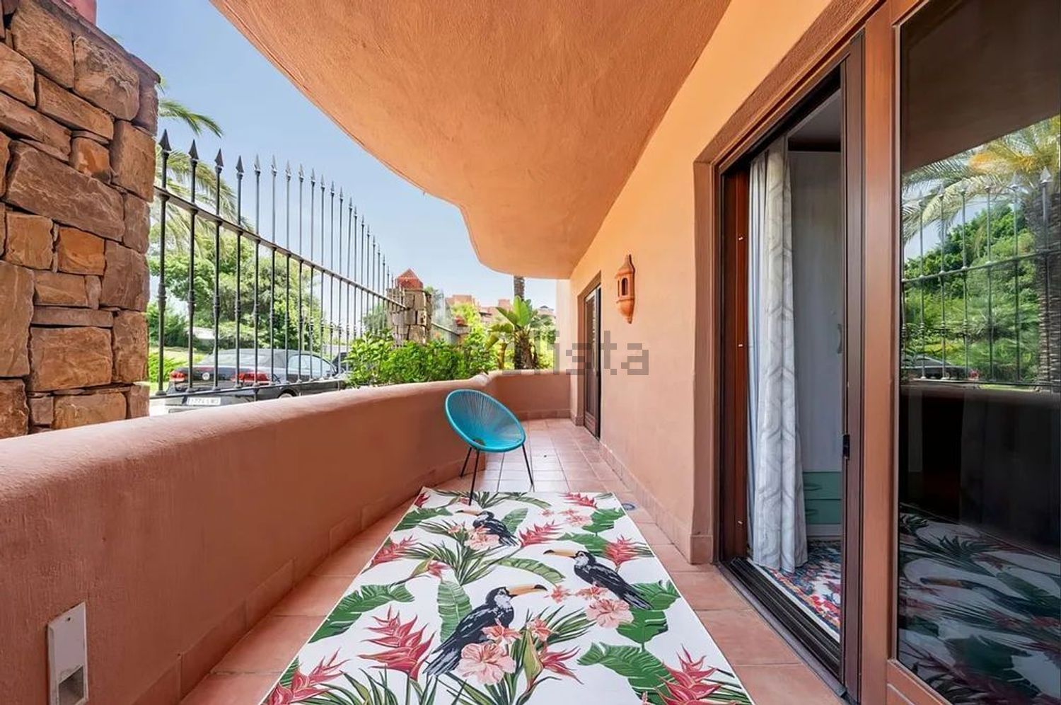 Beachfront flat in Estepona — Sea view