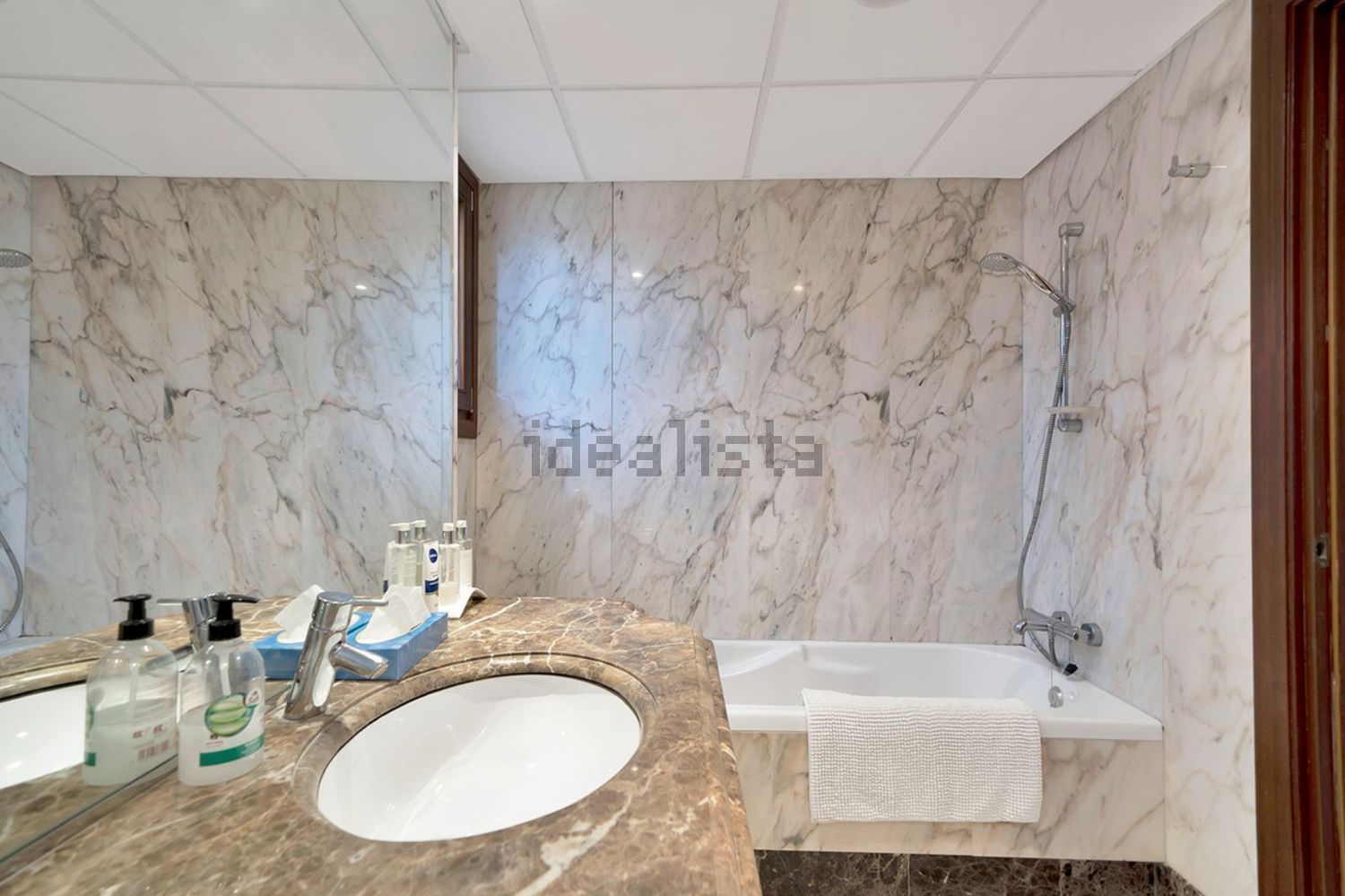 Apartamento em primeira linha de praia em Estepona — Casa banho