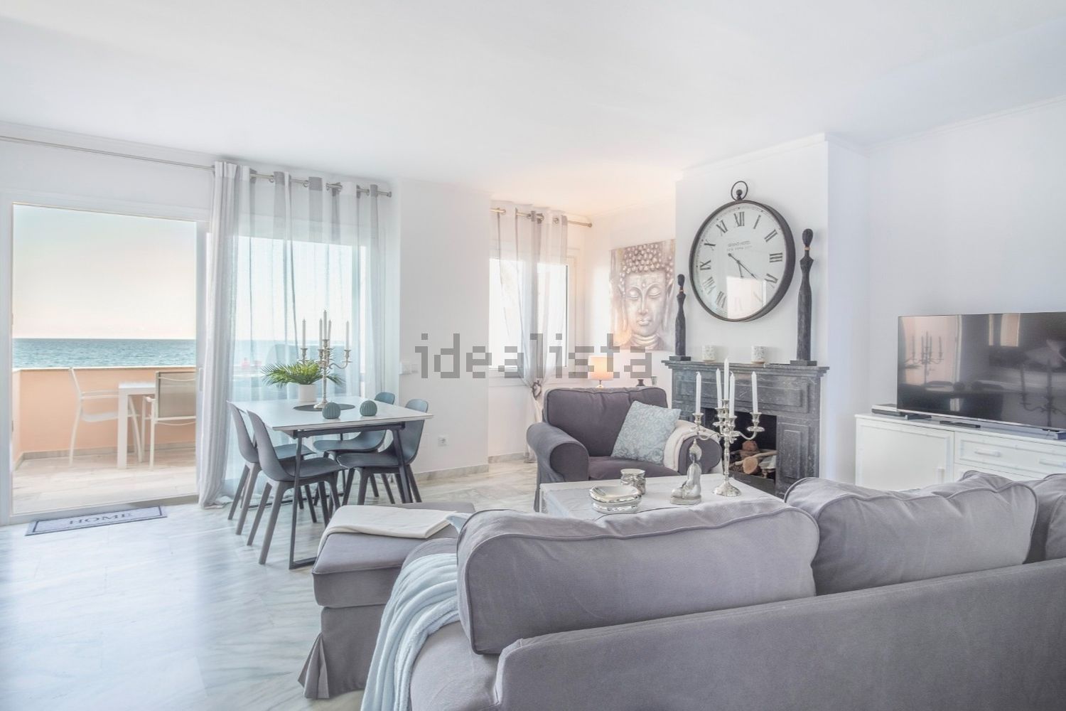Ático em primeira linha de mar em Estepona — Sala