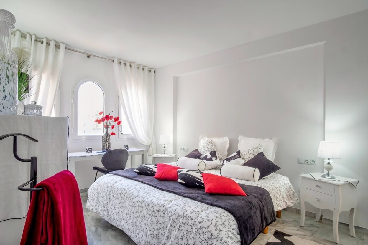 Seafront attic in Estepona — Bedroom