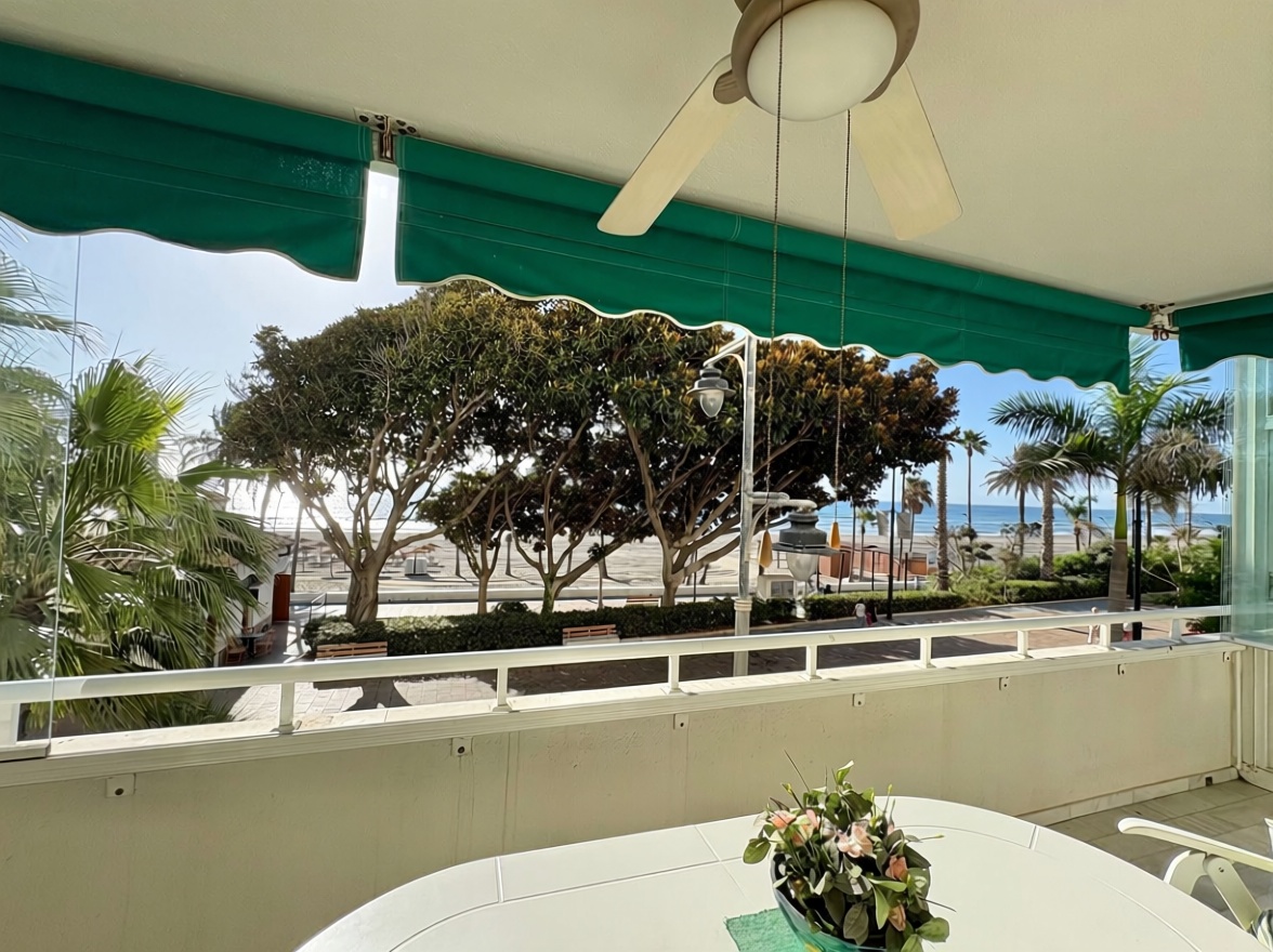 Piso en primera línea de playa en Estepona
