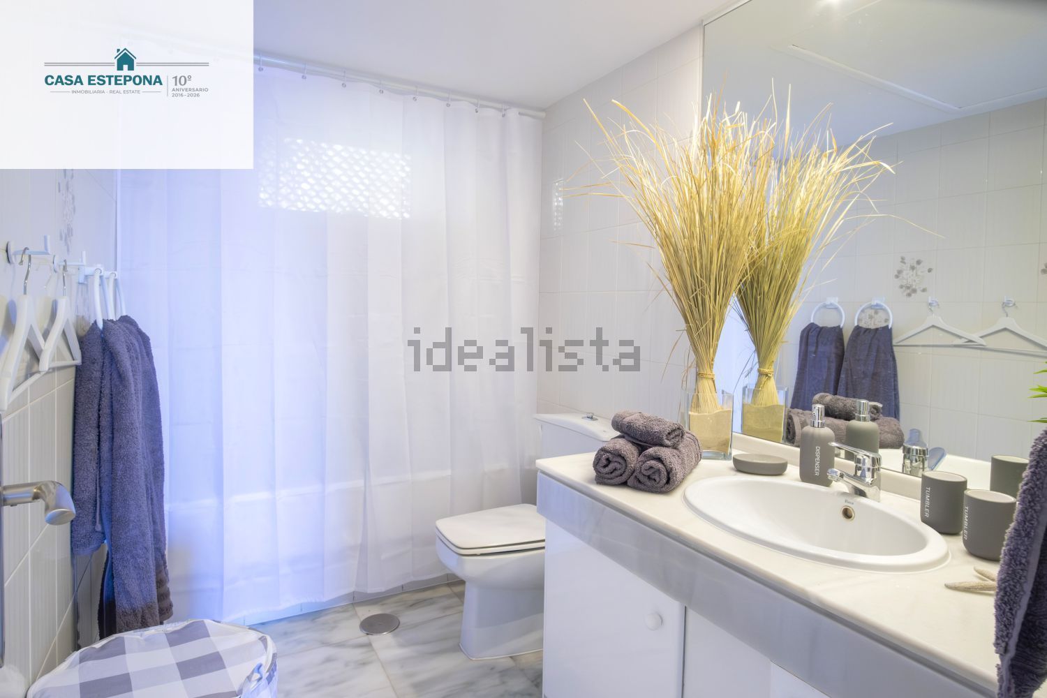 Seafront attic in Estepona — Bedroom