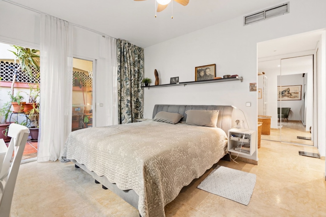 Piso en primera línea de playa en Estepona — Dormitorio