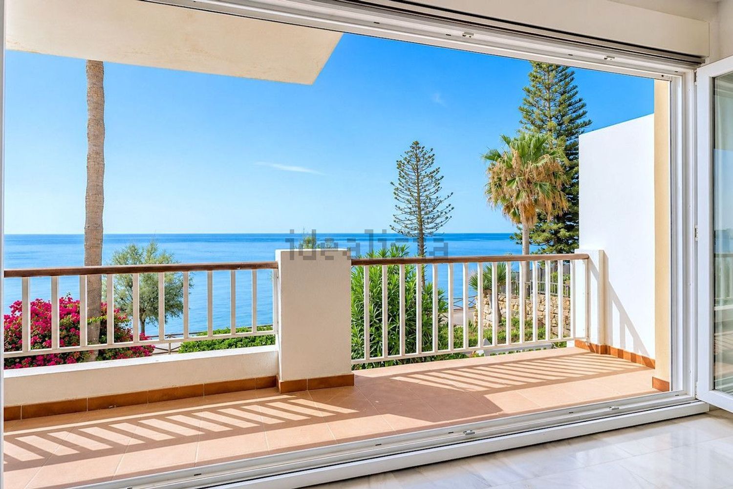 Duplex en première ligne de plage à Estepona