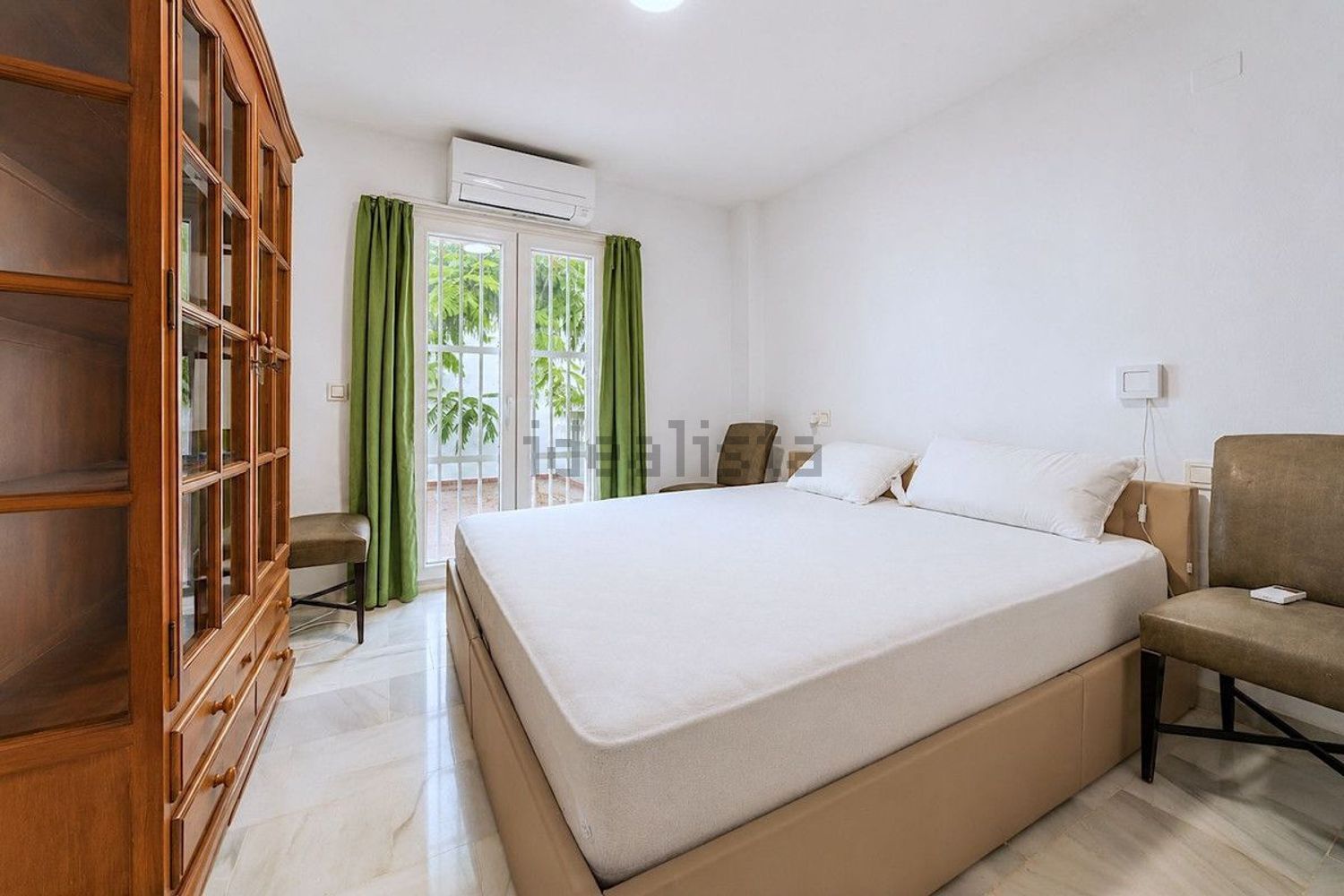 Duplex en première ligne de plage à Estepona — Chambre