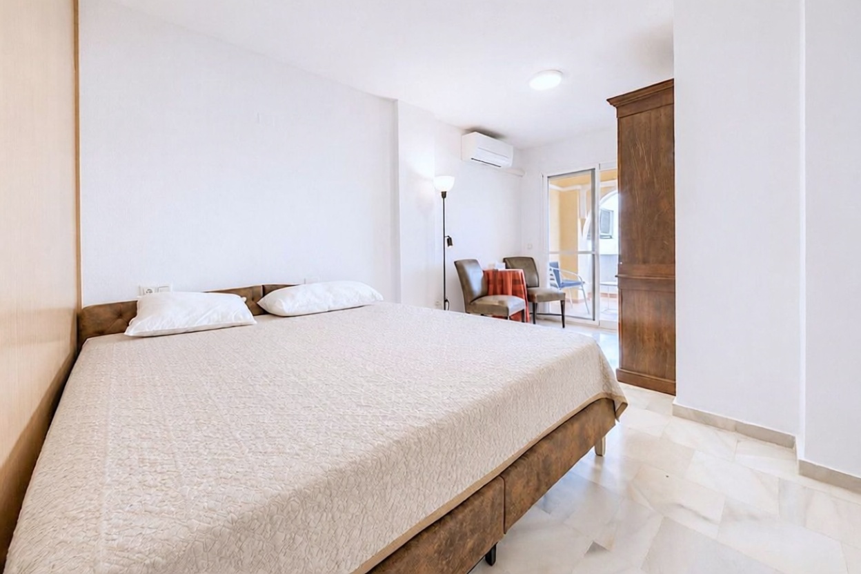 Duplex em primeira linha de praia em Estepona — Quarto