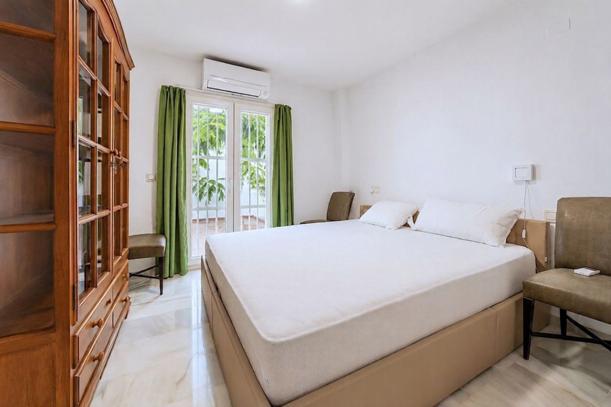 Duplex em primeira linha de praia em Estepona — Quarto