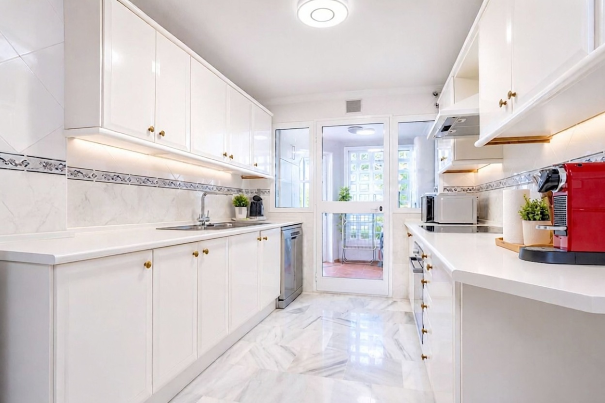 Duplex em primeira linha de praia em Estepona — Cozinha