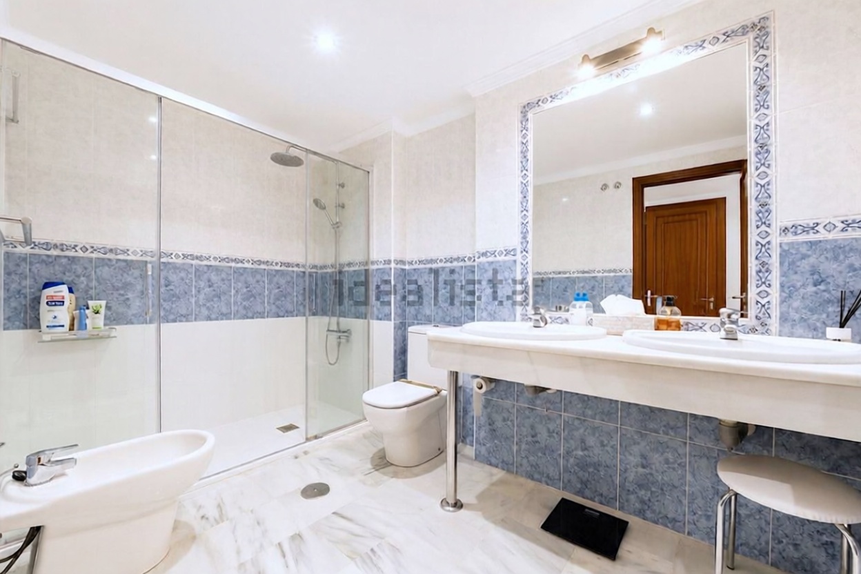 Duplex em primeira linha de praia em Estepona — Casa banho