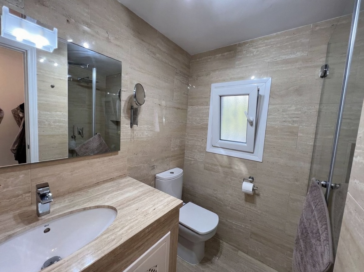 Chalet com acesso direto à praia em Estepona — Casa banho