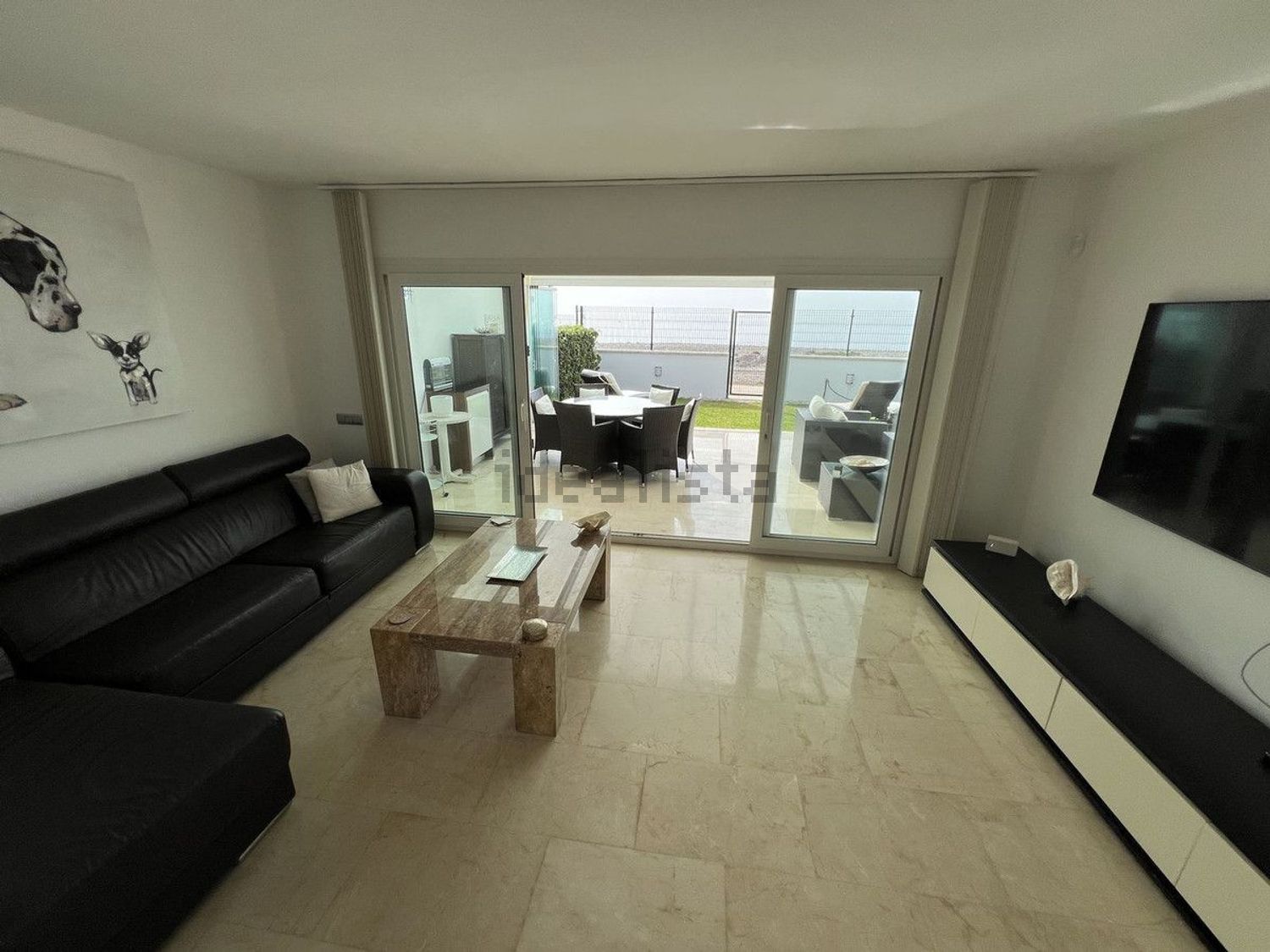 Chalet avec accès direct à la plage à Estepona — Séjour