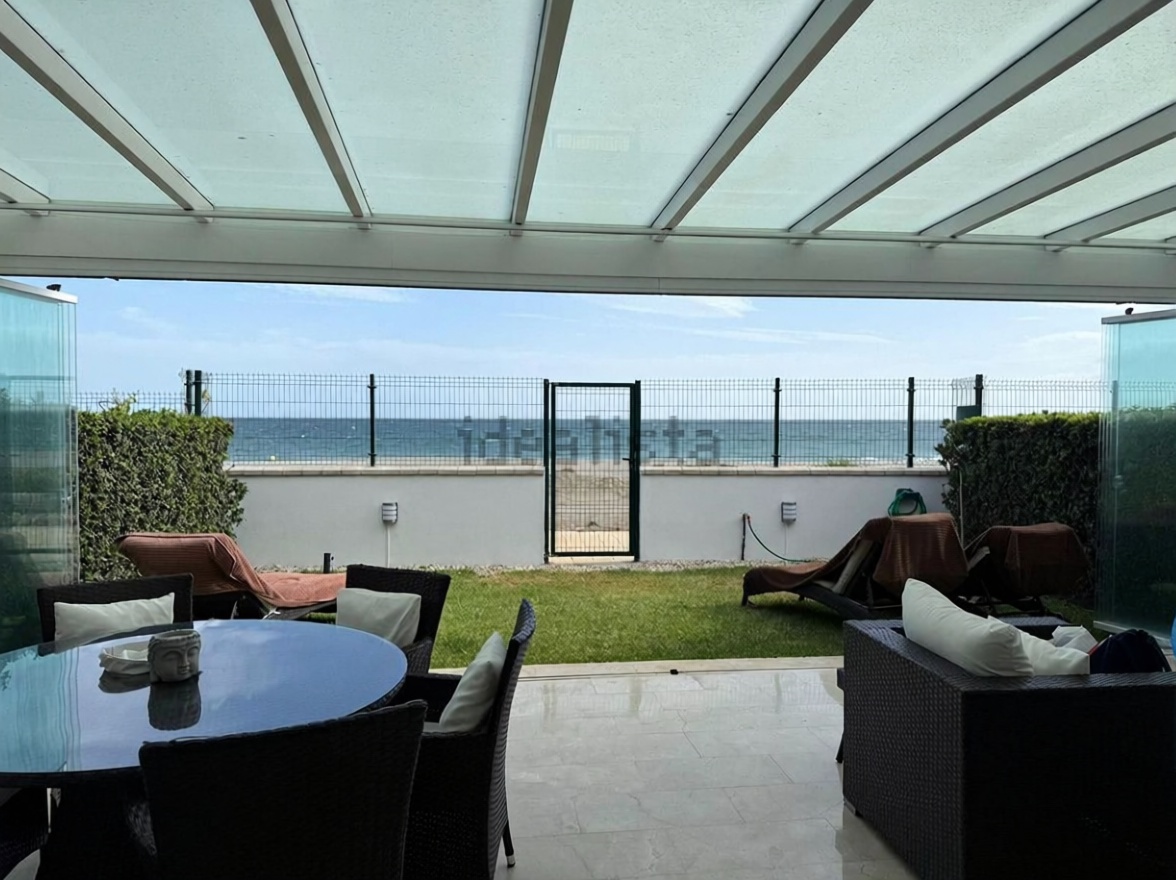 Chalet con acceso directo a playa en Estepona
