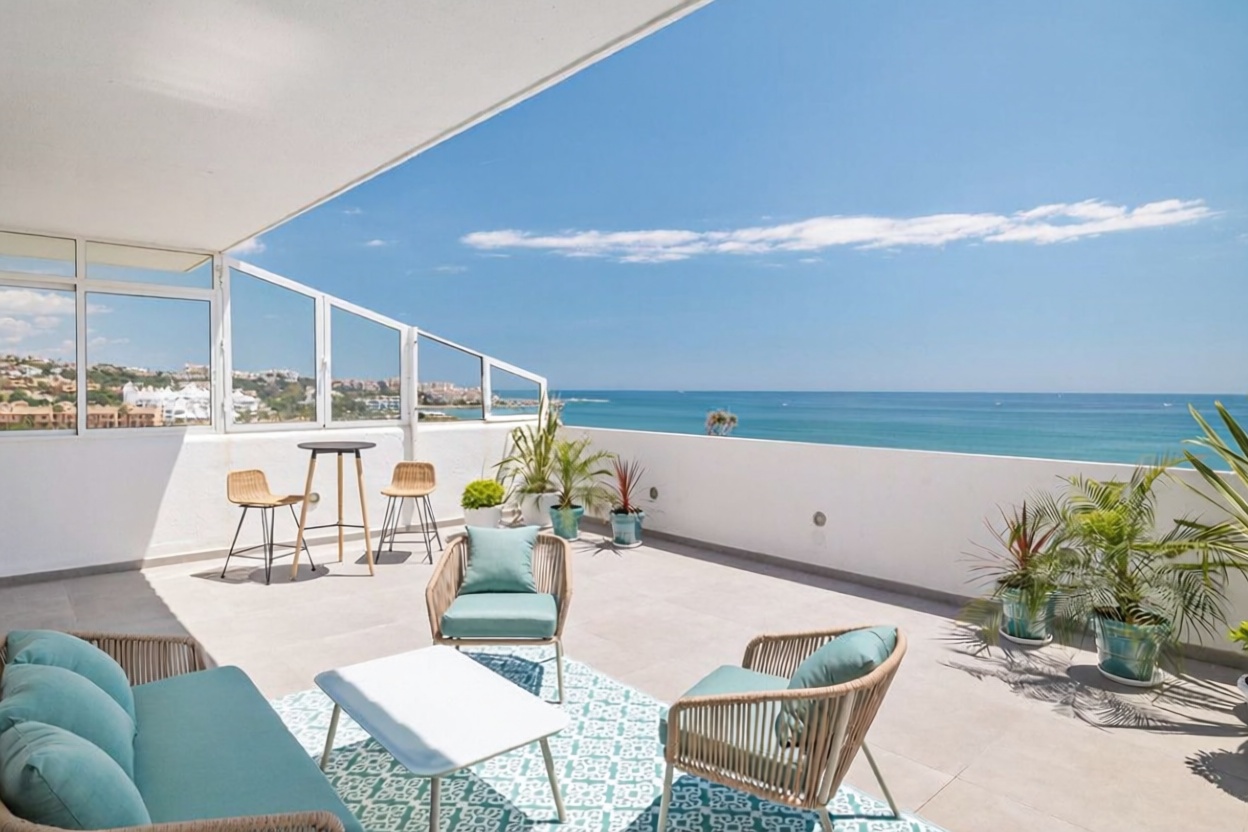 Appartement en attique en première ligne de mer à Estepona