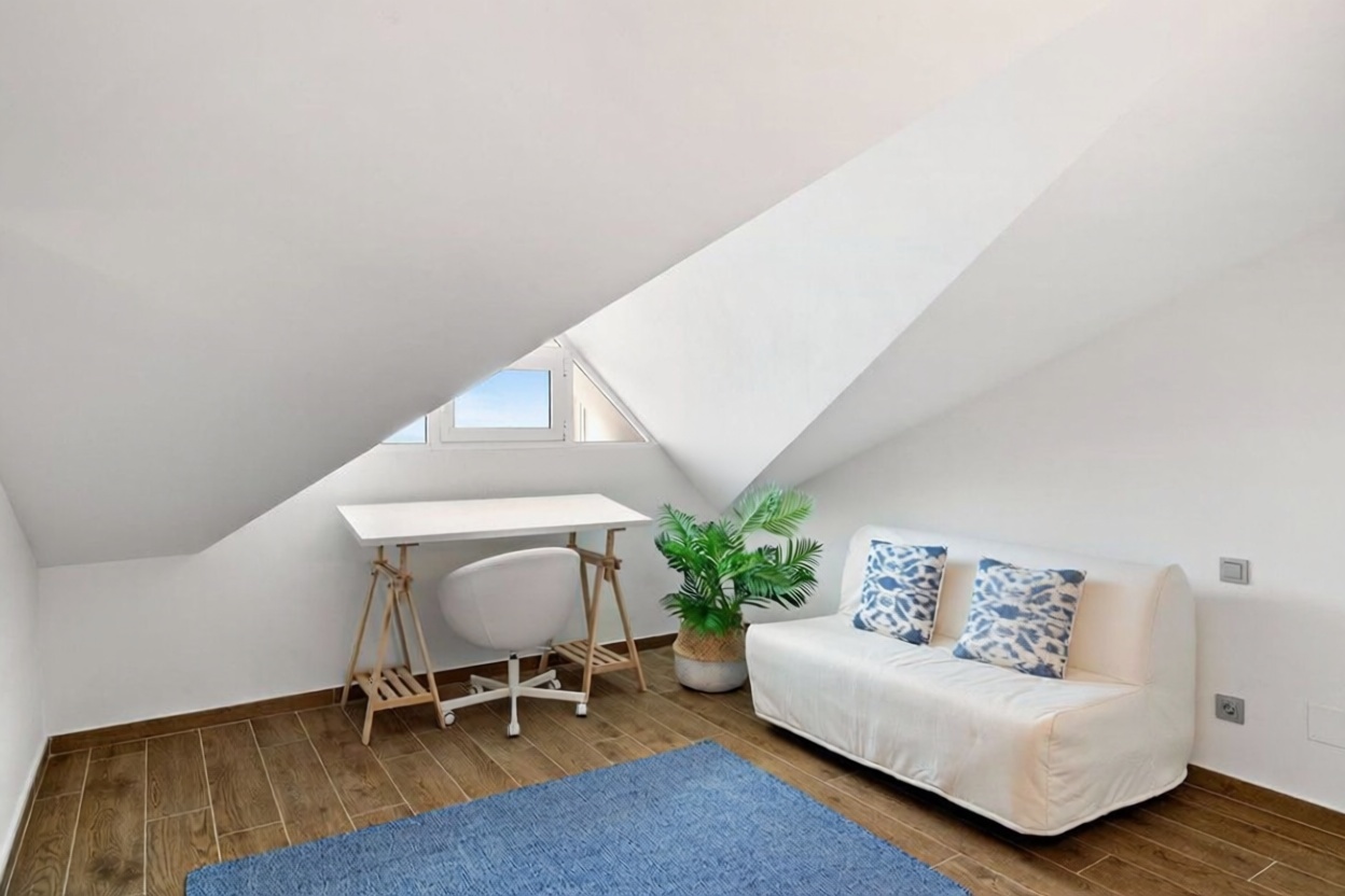 Appartement en attique en première ligne de mer à Estepona — Chambre