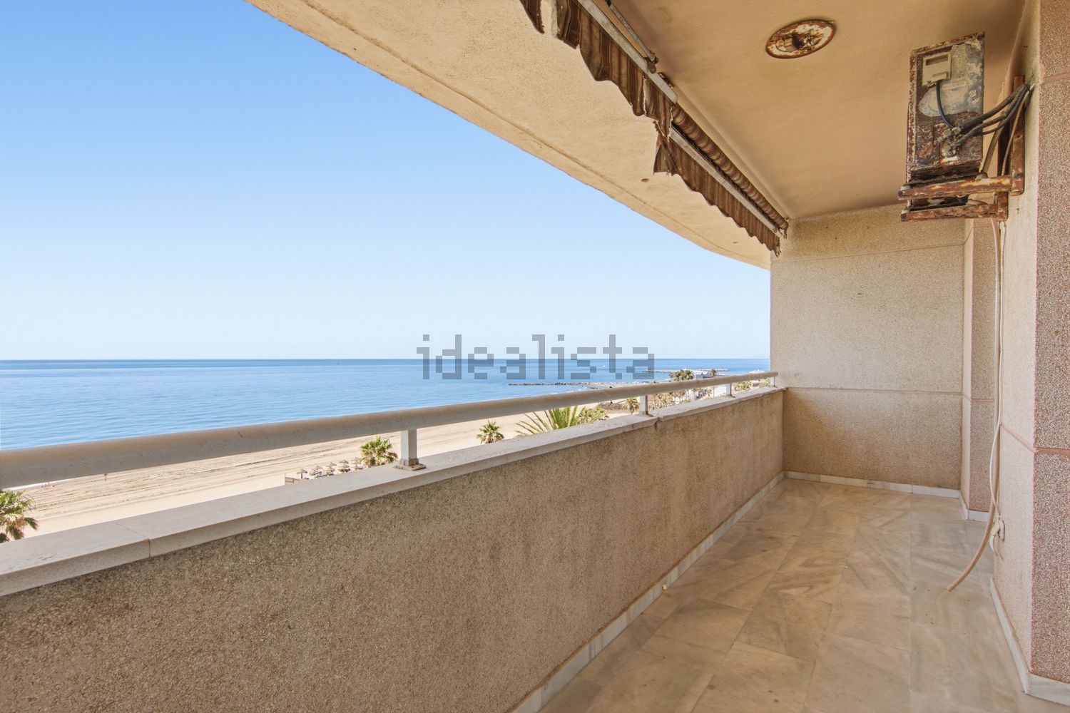 Квартира первая линия пляжа в Estepona