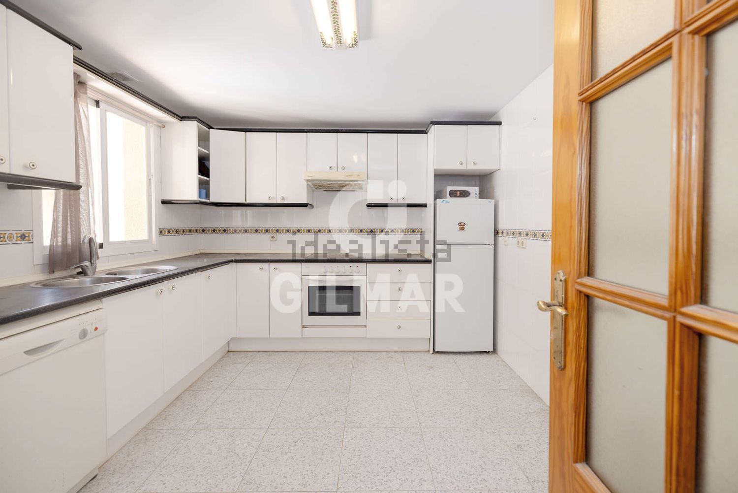 Beachfront flat in Estepona — Kitchen