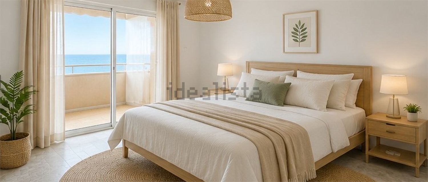 Beachfront flat in Estepona — Bedroom