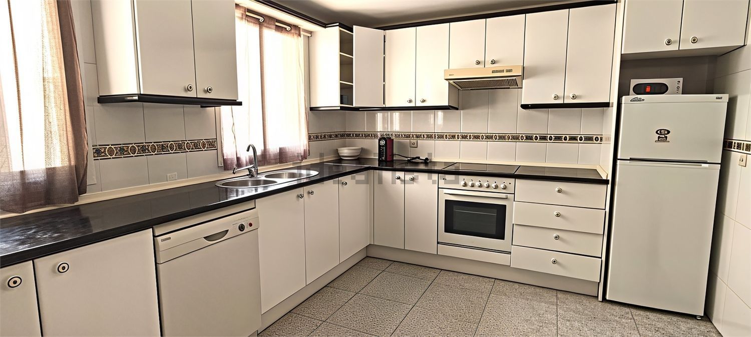 Beachfront flat in Estepona — Kitchen
