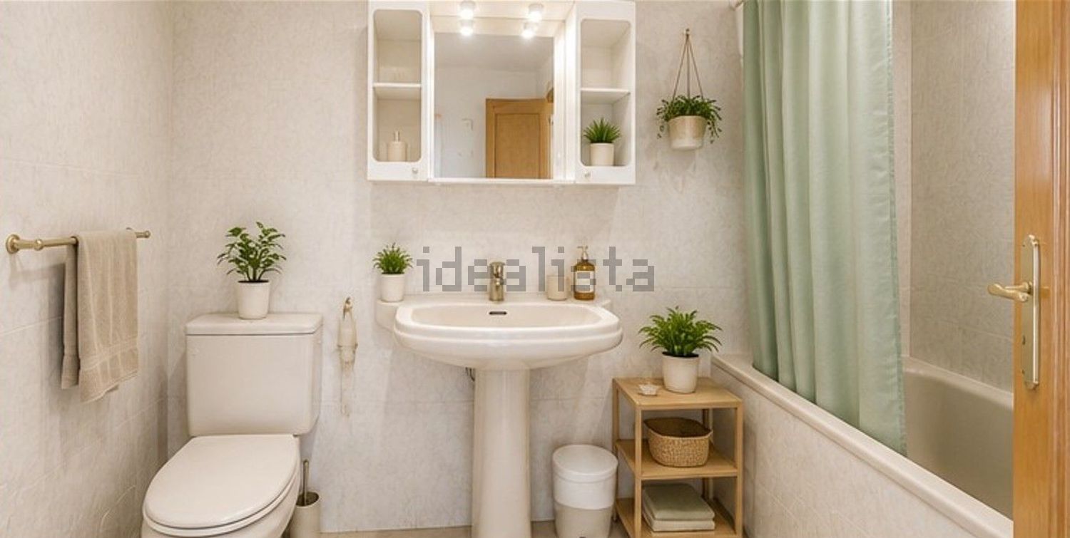 Beachfront flat in Estepona — Bathroom
