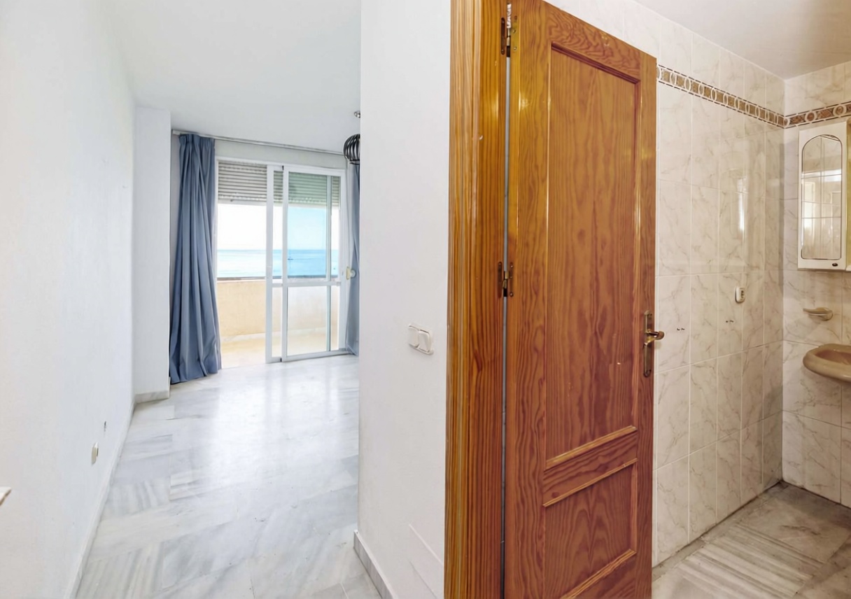 Apartamento em primeira linha de praia em Estepona — Casa banho