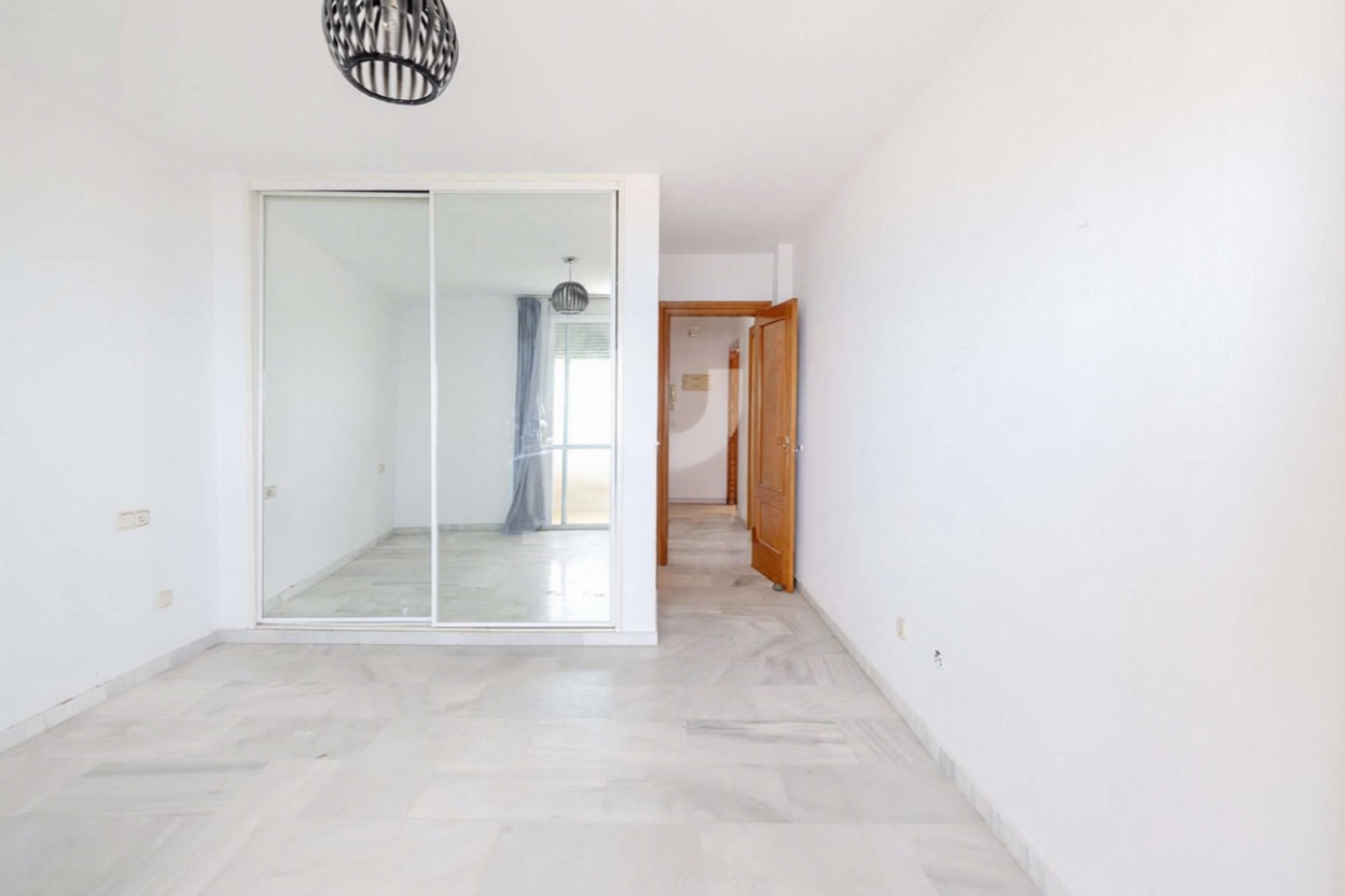 Apartamento em primeira linha de praia em Estepona — Quarto
