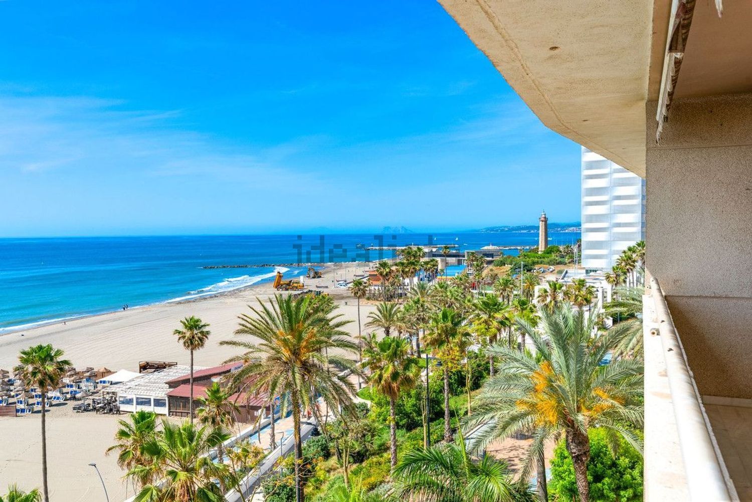 Beachfront flat in Estepona