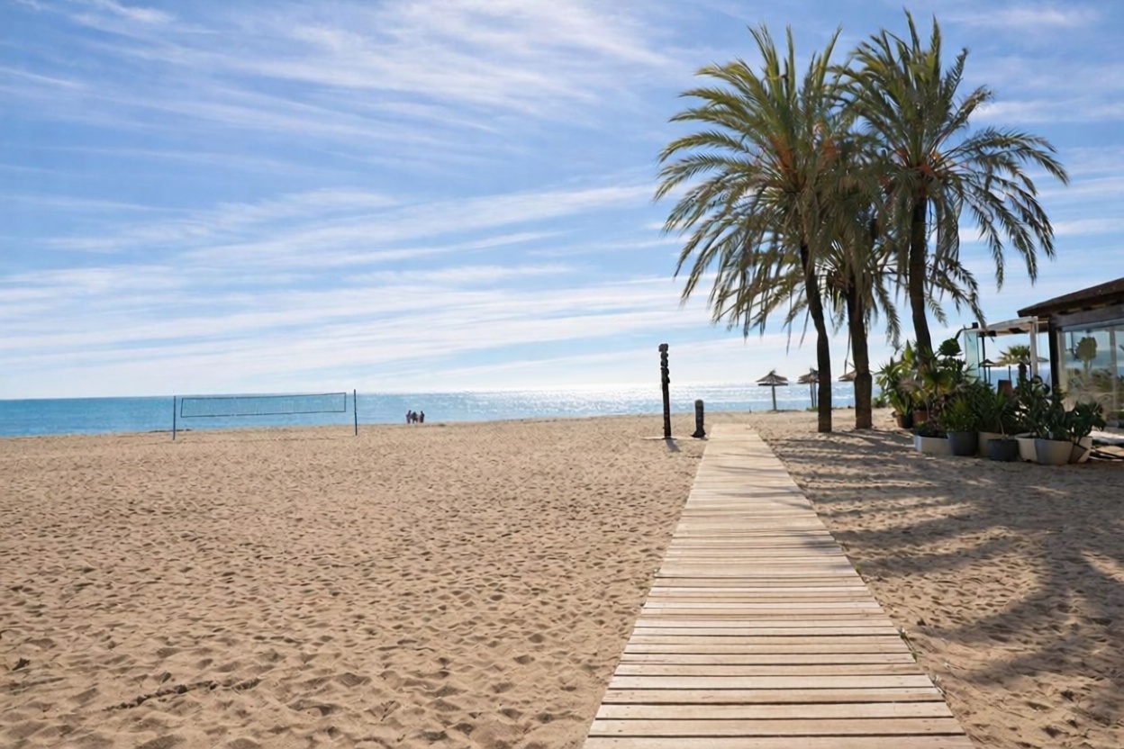 Piso en primera línea de playa en Estepona — Vista mar