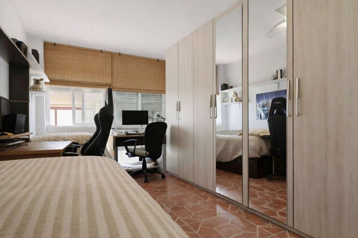 Piso en primera línea de playa en Estepona — Dormitorio