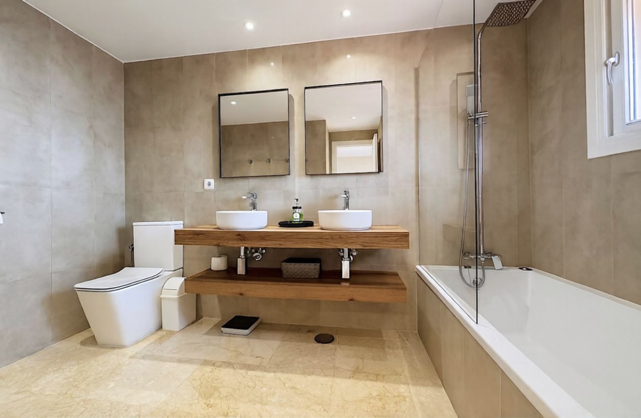 Chalet with direct beach access in Estepona — Bathroom