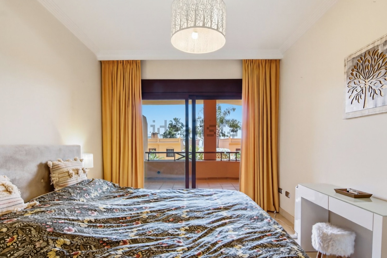 Duplex em primeira linha de praia em Estepona — Quarto