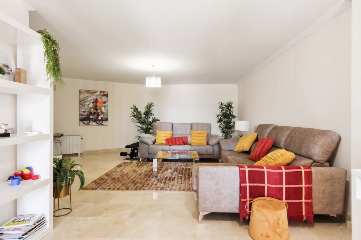 Duplex em primeira linha de praia em Estepona — Sala