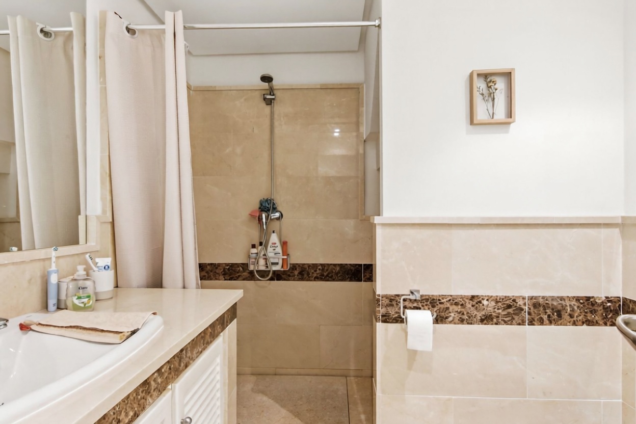 Duplex em primeira linha de praia em Estepona — Casa banho