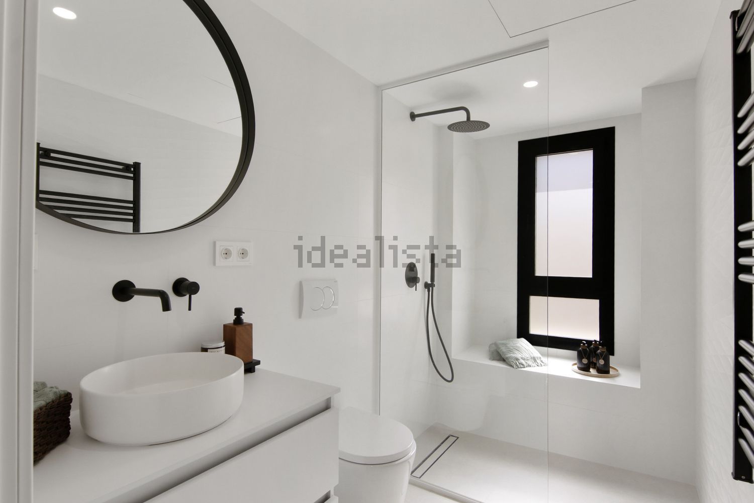 Ático en primera línea de mar en Estepona — Baño